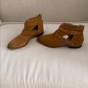 NWT Chinese Laundry booties